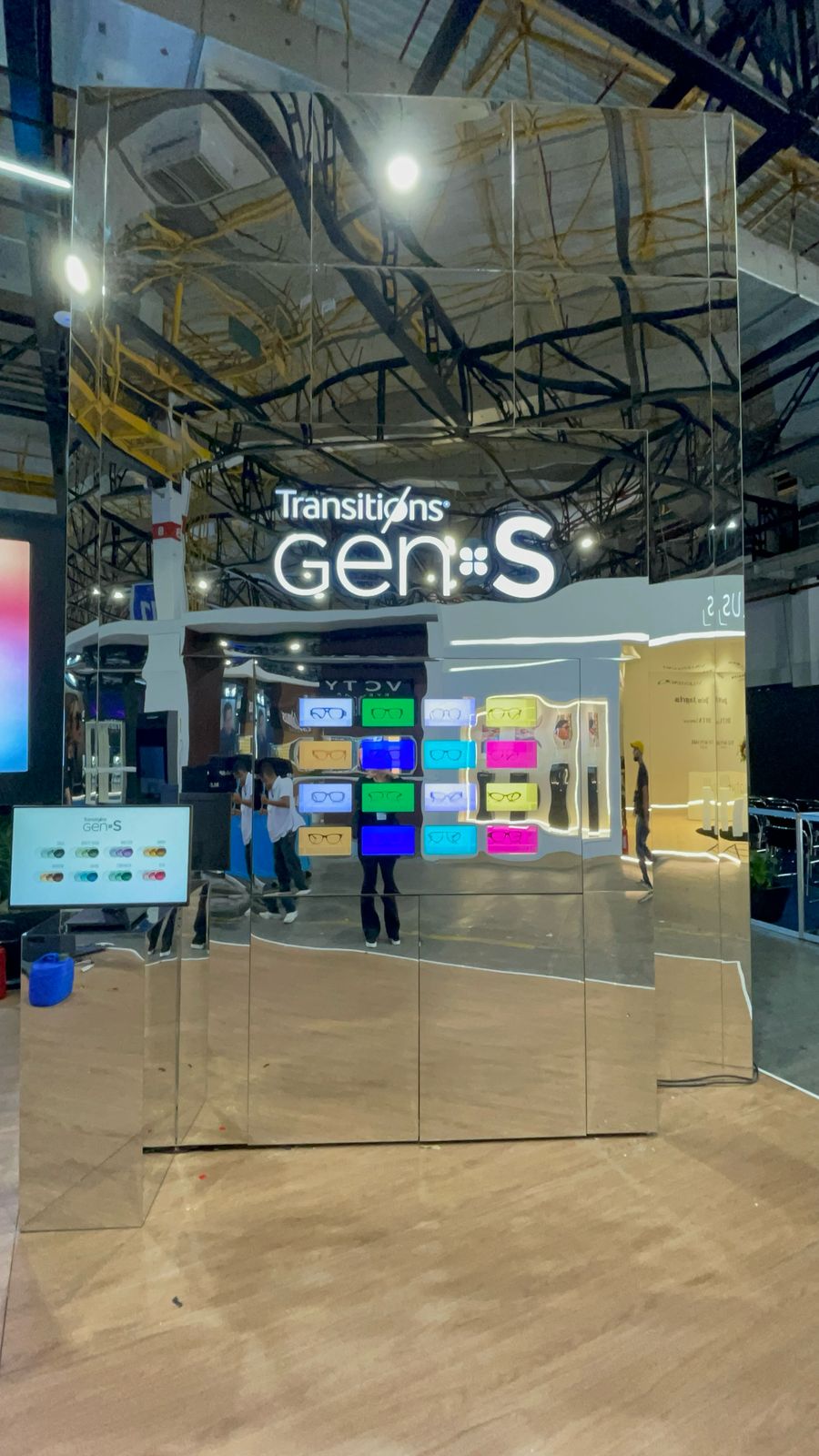 Imagem do Stand Interativo com Lentes Transitions